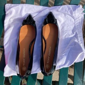 Tory Burch the Gigi low heel patent leather shoe